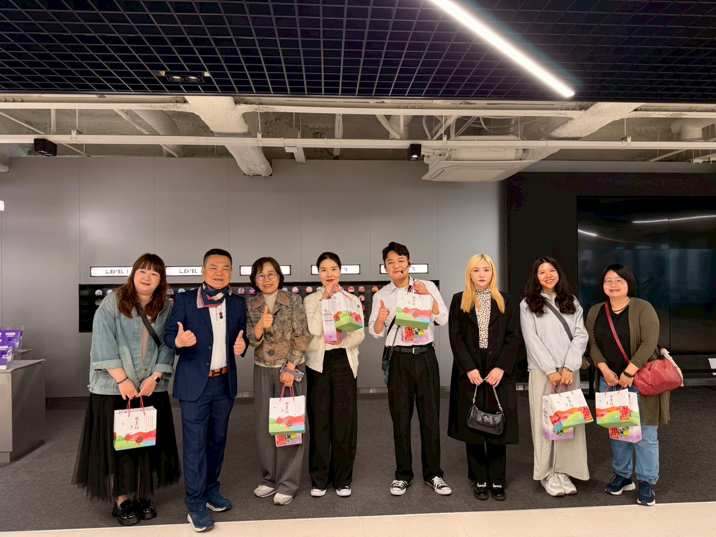 苗栗市考察團於行程中與交流夥伴合影。