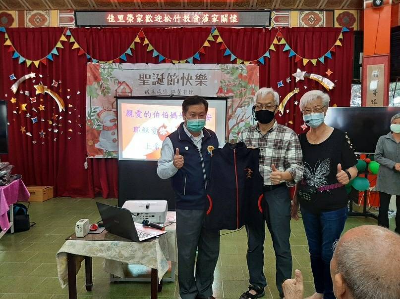 高師母與高牧師及教會夥伴們帶來的正能量，散播歡樂與福音，對長輩們來說是最棒的聖誕禮物! ​ ​​