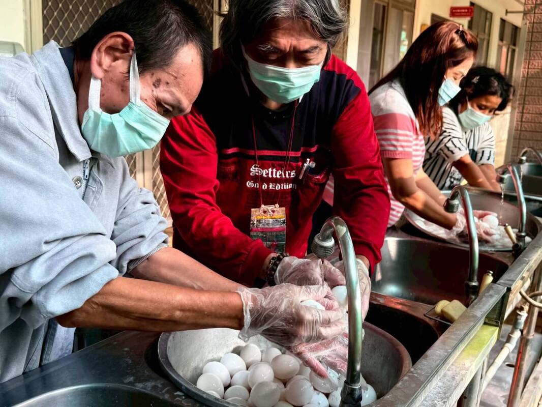 龍崎教養院的烘焙時光 從鳳梨蛋到手工餅乾 用溫度妝點年貨大街 首圖