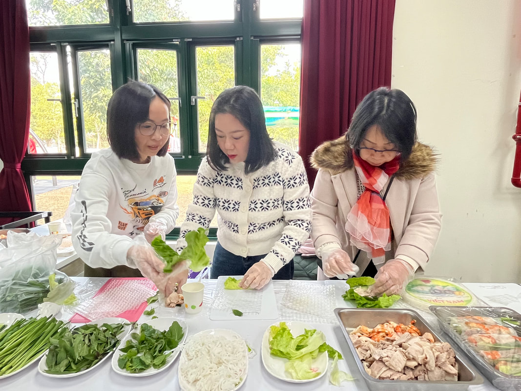 講師曾苡姍分享印尼新年文化。 ​(圖/移民署苗栗縣服務站提供)